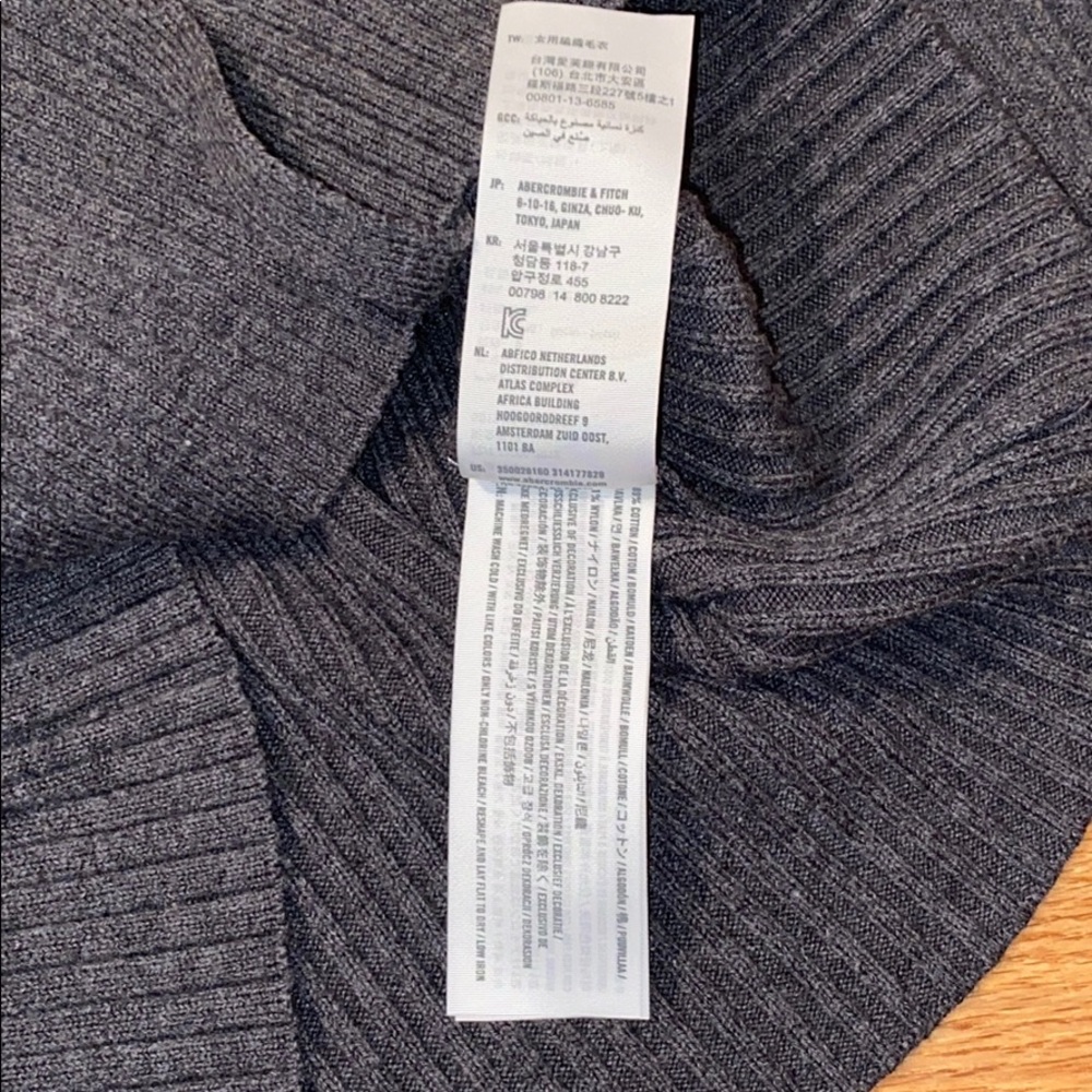 HOLLISTER Sweater - Picture 6 of 9